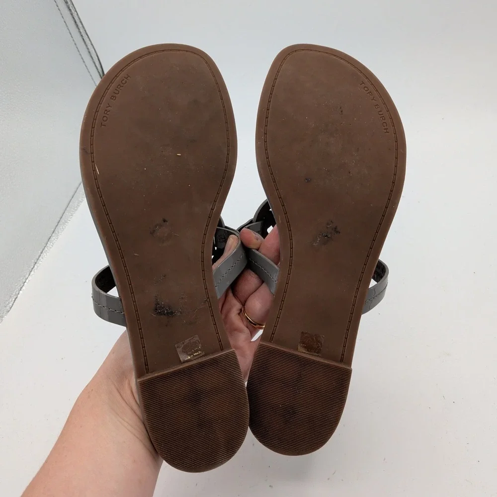 Tory Burch Miller Gray Patent Leather Thong Logo Sandals Womens 8M 5930